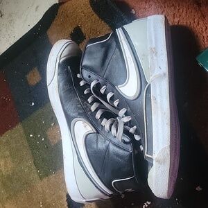 Mens nike shoes size 10